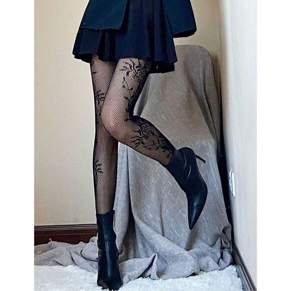 3D Floral Embellished Fishnet Tights - Picture 1 of 4